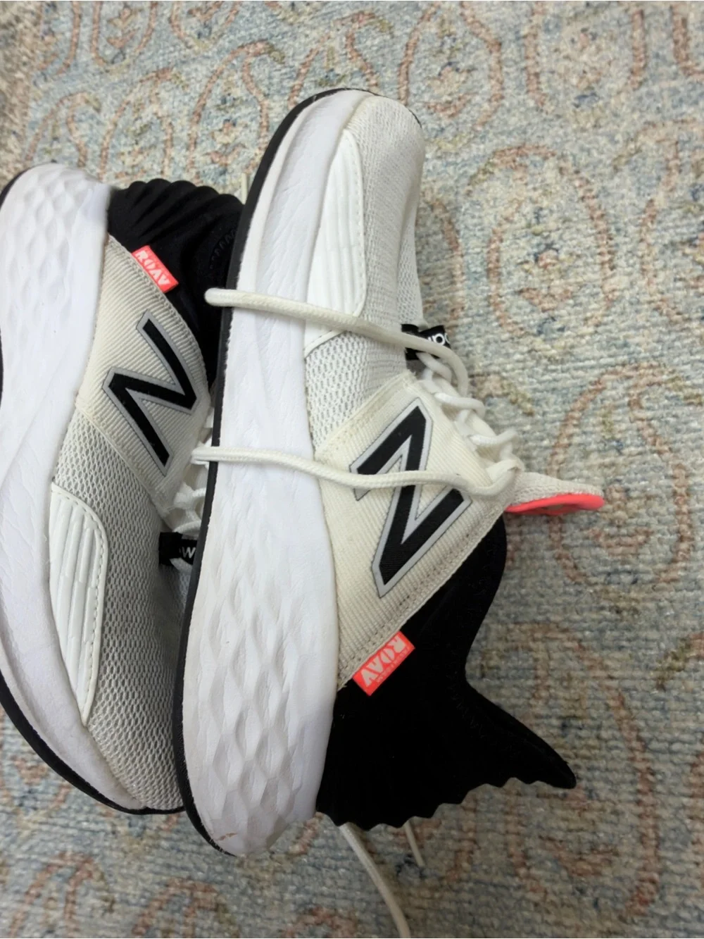 New Balance ROAV Fresh Foam Women’s size 8